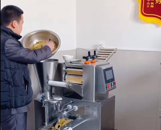 萬萬沒想到餃子機(jī)竟然成為友誼橋梁