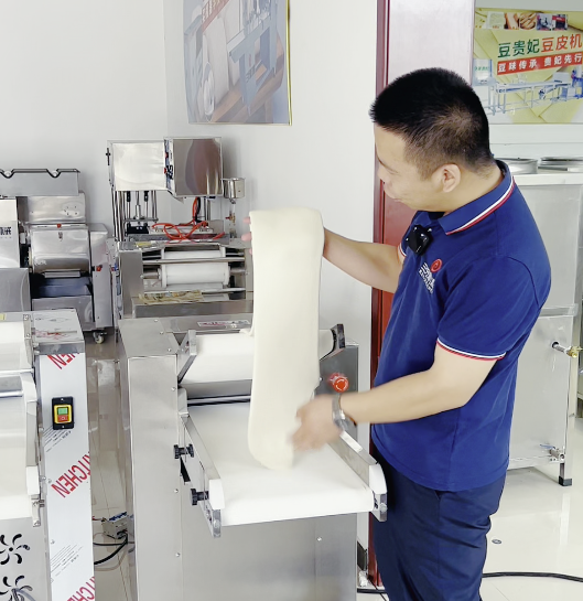 應該使用什么樣的壓面機進行揉面那？