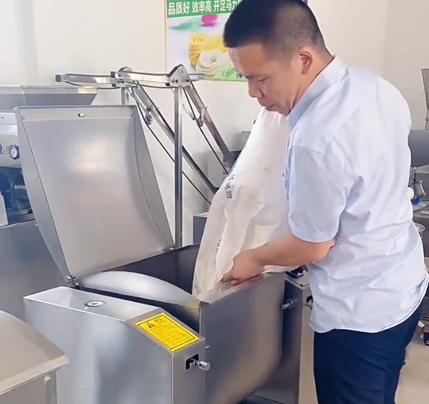 使用包子機包包子，應該怎么和面